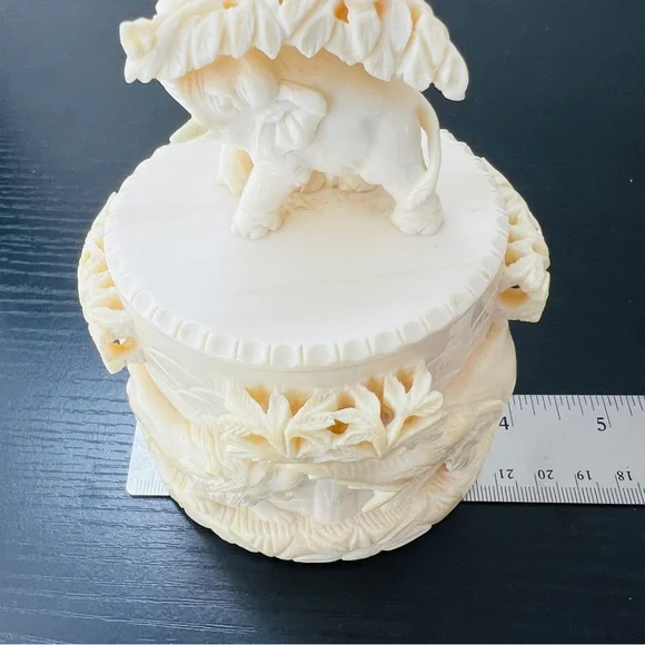 Indian Carved Container Box Animal Motifs and Elephant Finial Signed - Picture 14 of 17